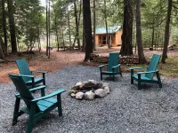 Cozy private 1 Bedroom & Loft cabin in the forest. Rustic with Modern features.