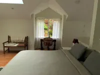 Beautiful rural  getaway with private suite  full kitchen, wifi and sauna.