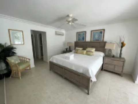 Private fully air-conditioned Villa. Perfect couples getaway! のホテル