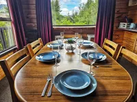 Acheron House: Cosy chalet, breathtaking views, pets welcome!