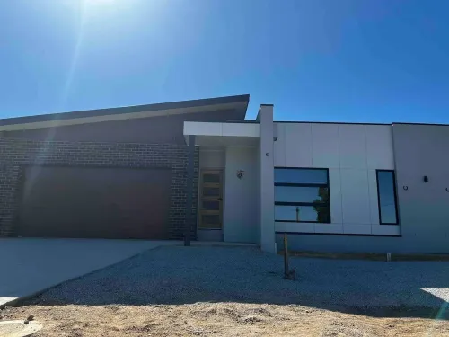 Modern 4 bedroom house -5 minutes to Bendigo cbd Hotels in Golden Square