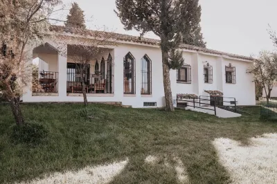 Country home in Dosbarrios, Toledo 콘수에그라 성 주변 호텔