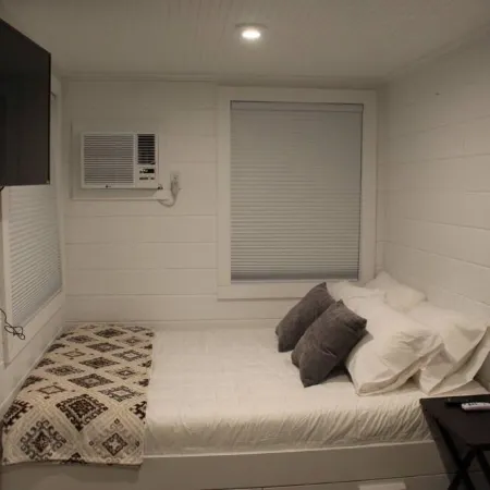 Mini farmhouse style container Homes #4