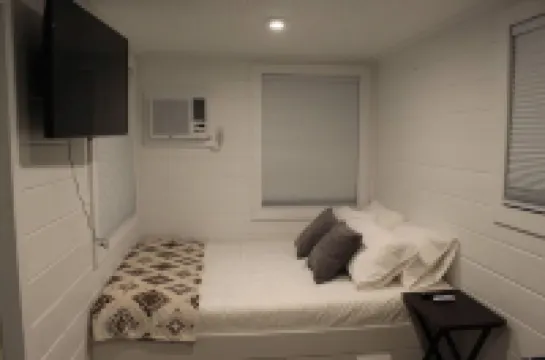 Mini farmhouse style container Homes #4