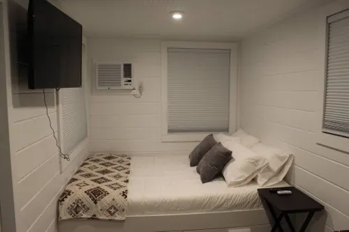 Mini farmhouse style container Homes #4
