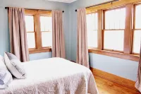 “The Frank” Townhouse in McCook Hotels in Mccook