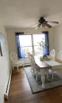 俯瞰尼尼格雷特池塘和布洛克島度假屋