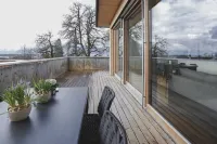 100 m2 Penthouse mit 3 Schlafzimmer, Grosser Überdachter Terrasse und Bergblick Hotels in Klaus-Weiler