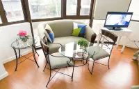Beautiful unit across greenbelt5 + high speed wifi + Netflix