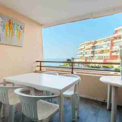 Air-conditioned T3 with pool and sea view Others