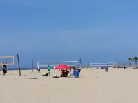 Spacious Contemporary Style Lower Guest Apartment, Private Entry, Walk To Beach!