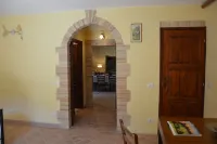 Tuscan farmhouse ideal for vacations with family and friends, private fenced pool