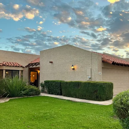 1 level with garage, near downtown Gilbert & Chandler