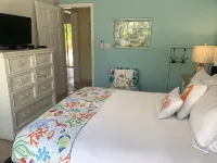 Beautiful Waterfront Villa Dockside Patio Kayaks optional Jeep Suv Boat Seadoo