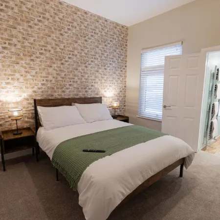 Cosy House in Runcorn: Perfect for Families & Business Travelers! Free Parking Отели в г. Ранкорн