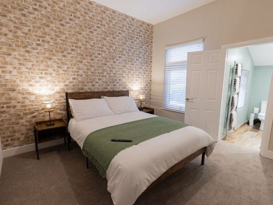 Cosy House in Runcorn: Perfect for Families & Business Travelers! Free Parking