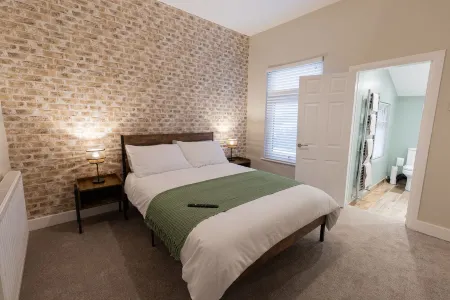 Cosy House in Runcorn: Perfect for Families & Business Travelers! Free Parking Отели в г. Ранкорн