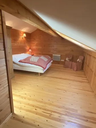 Superb Chalet Apartment with Views of the Cerdagne - 3 Minutes from the Cable Cars Отели рядом с достопримечательностью «Station de Ski - Font Romeu Pyrénées 2000»