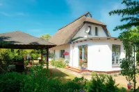 Ferienhaus Ankerherz - The house by the sea, 50 m to the beach and 800 square meter garden Hotels in Wustrow