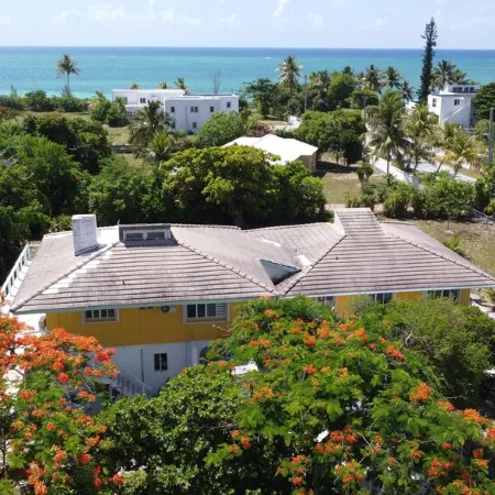 Lovely 1 bedroom, steps from the beach, car available