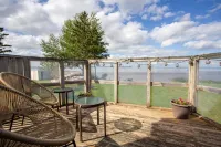 Beautiful Oceanfront Home on the Minas Basin