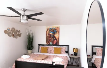 Luxury 3 Bedrooms 2 Bath 10 mins from EWR,  Easy Commute to NYC Отели в г. Ньюарк