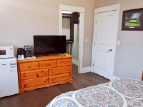 Cozy, Bright, Private Room Hotels in Coquitlam