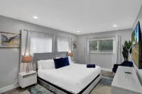 LUX 6BR 4Bath Htd Pool & Jacuzzi Mini Golf G-Room