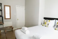 Classic 2 bedroom apartment