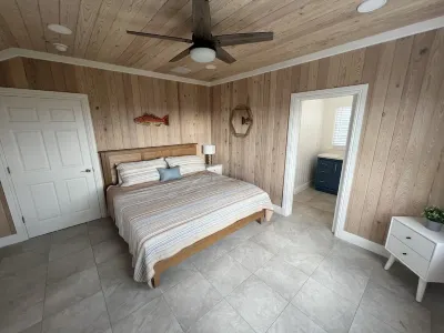 7BR7BA, Pool, 2 Boat slips, step to Tahiti Beach, Sleeps 18, +cabana adds on 2 فنادق في 