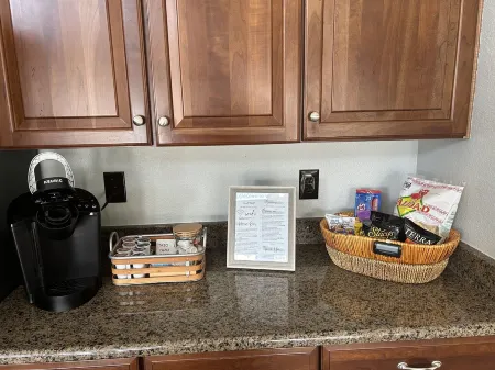 Lake front house in Arrowhead Lakes community. Отели рядом с достопримечательностью «The Legend at Arrowhead»