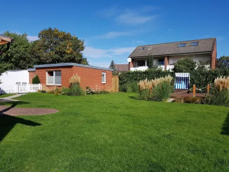 Casa-mia: Bungalow Stella with a small garden and sun terrace