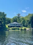 Blue Lodge with cozy winter garden and direct lake access