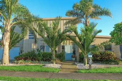 Stunning Surfers 4 Bedroom Beach House