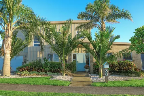 Stunning Surfers 4 Bedroom Beach House Hotel a Waihi Beach