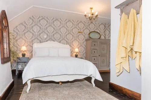 Charming 2 Bedroom Character Cottage