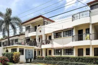 Modern, bright, fully-equipped condo in the best area in Coco close to the beach