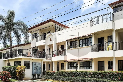 Modern, bright, fully-equipped condo in the best area in Coco close to the beach