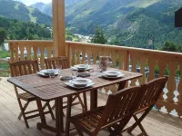 Chalet with nice view, garden and hot tub. Ideal for skiing and cycling!