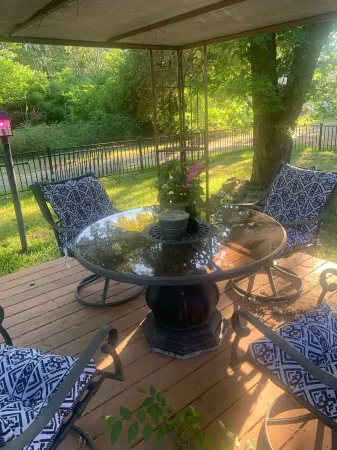 SAYKM Sandy Feet Retreat on Lake Texoma min from sandy beach!