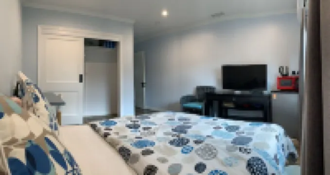 Guest Place in Pasadena w/ Private Entrance