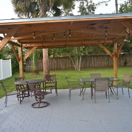 Spacious 4-bedroom home, just minutes from beach!