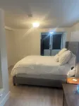 Historical gem suite 2 queen beds with spa-Like bathroom & garden patio fountain Hotels in Downtown Eastside
