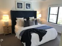 Well appointed luxury 3 bedroom townhouse. 50m to golf course, 450m to the beach