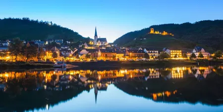 Relaxing, modern apartment in a sunny location Отели в г. Кохем-Целль