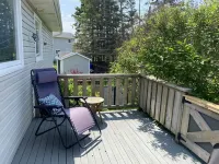 Cozy family home. Min to downtown, beaches, golf, and trails!