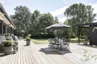 Cosy summer cottage with private beach access