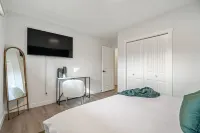 Bluebird's | Upscale | DT 10 Min Free Parking Отели рядом с достопримечательностью «Pearle Vision»
