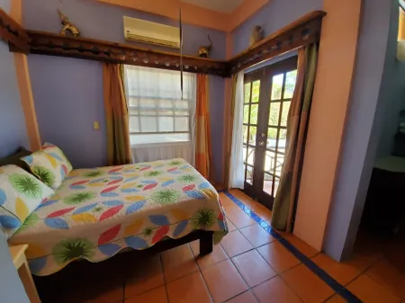Private, Cozy, 2 Bedroom Suite - 2 Minutes from the Beach!
