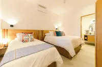 2BR/2BA Oceanfront Lux Surf Condo in Los Cerritos w/ Pool, Gym, Hot Tub, Sauna